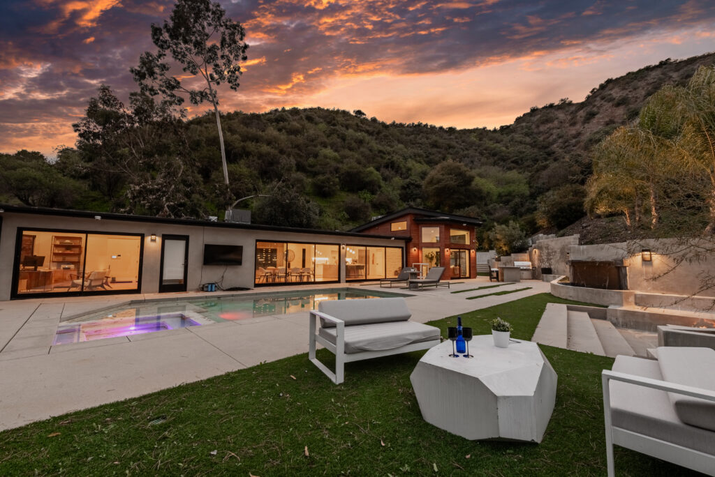 17137 Escalon Dr Encino, CA 91436